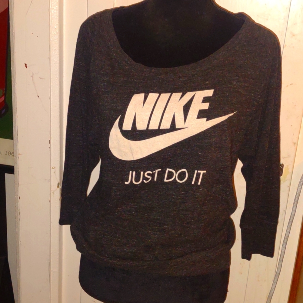 Nike vintage black/sail pull over sweater